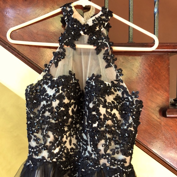 Short black sequin dress - Picture 2 of 5